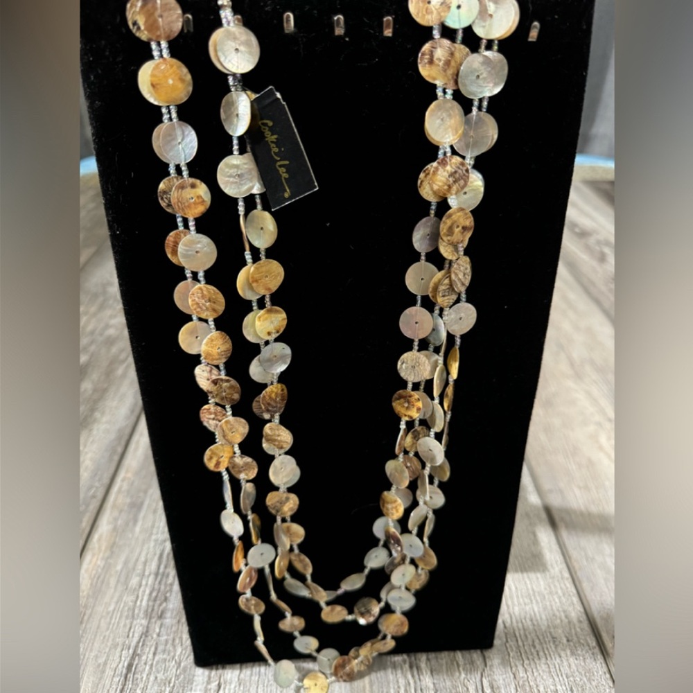 NWT! Cookie Lee Shell Necklace with Coordinating Bracelet